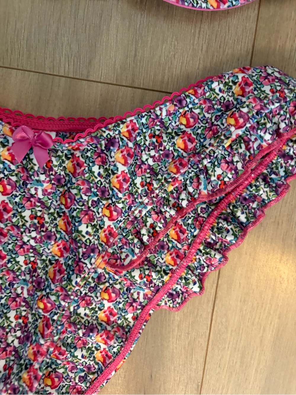 Strawberry milk mob Pink Floral bikini Swim Set - Cute Ruffle Design - Picture 3 of 9